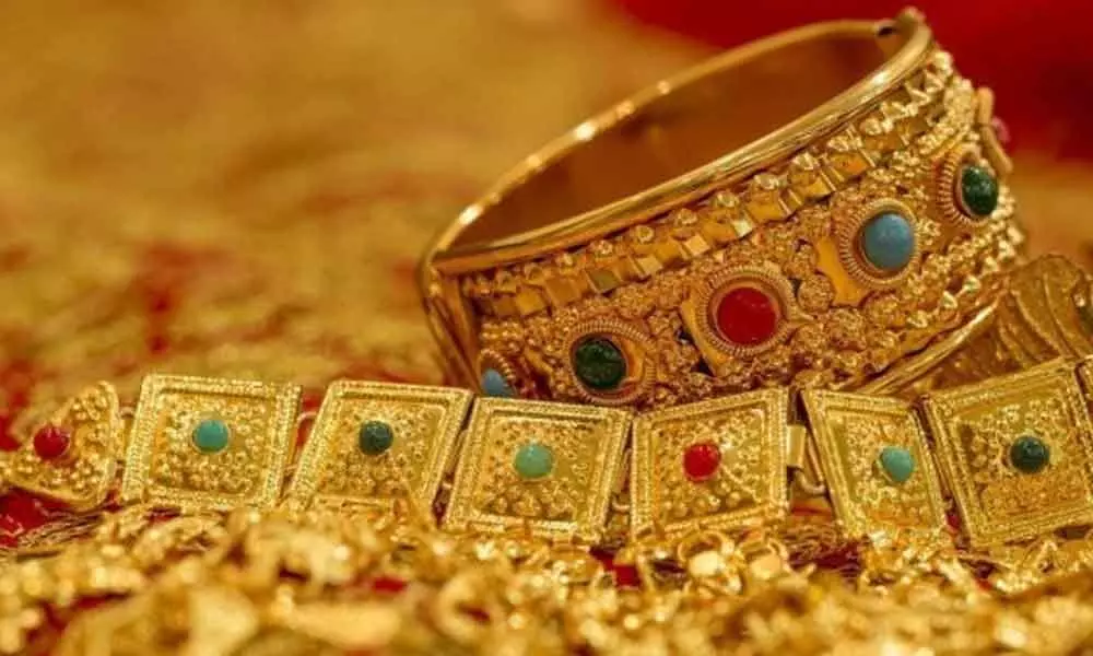 Gold jewellery demand to decline 35% in FY21