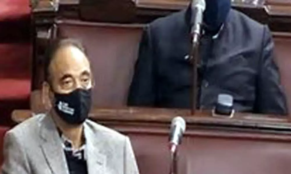 ‘I am with farmers’: Azad wears mask to proclaim support in RS