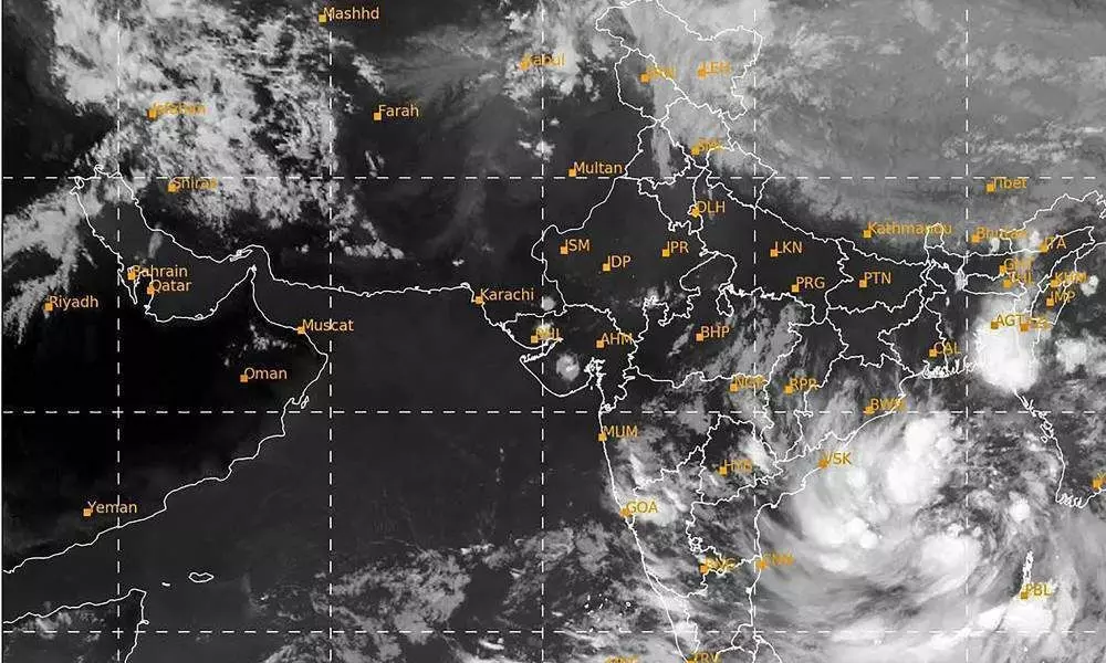 Bengal, Odisha evacuate lakhs of people