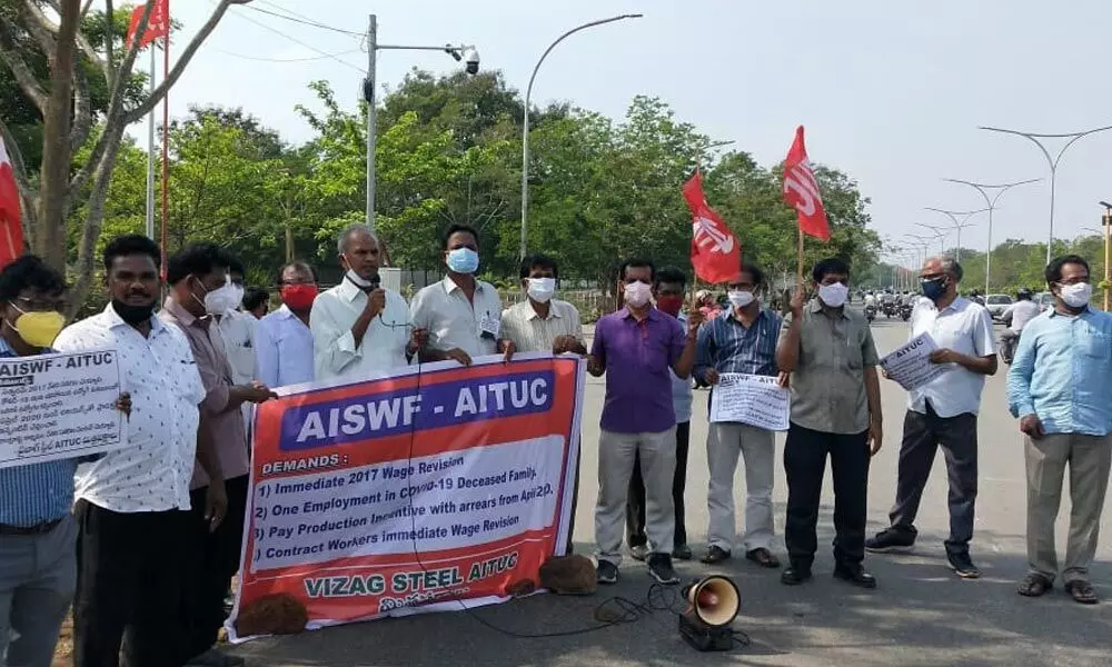 Steelmen protest over delay in pay revision