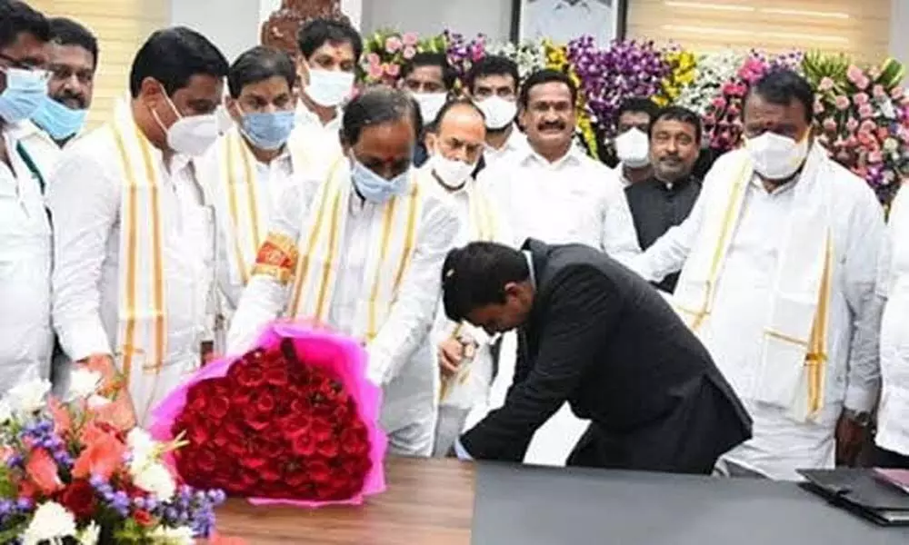 Siddipet Collector draws flak for touching CM KCR’s feet