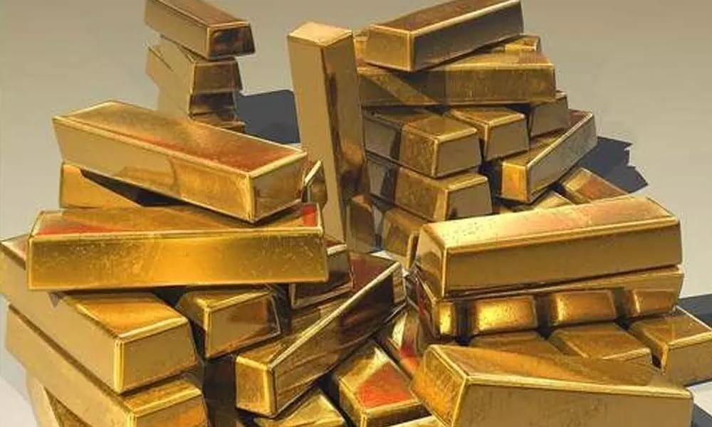 Gold gains on global cues