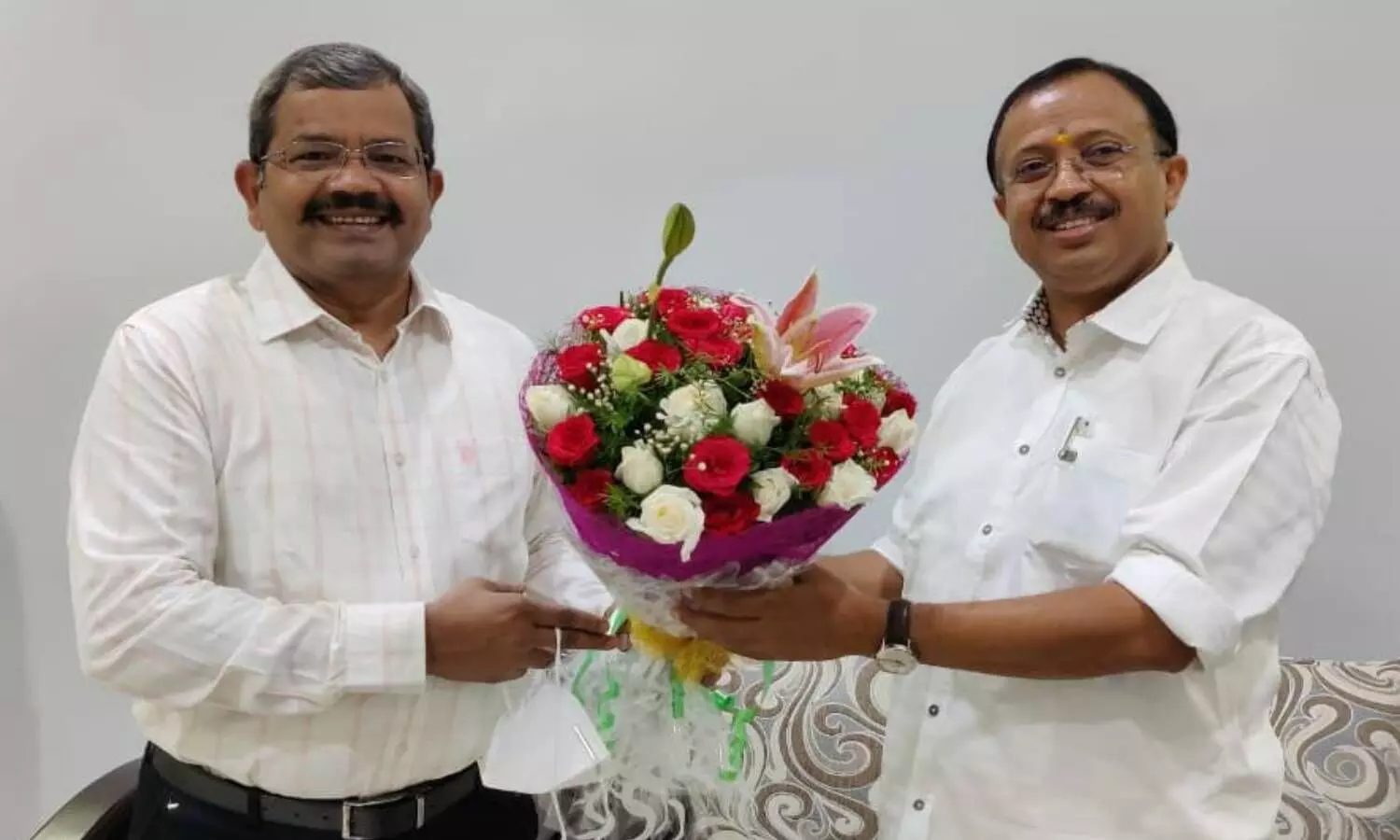 External Affairs Minister visits Vizag Port