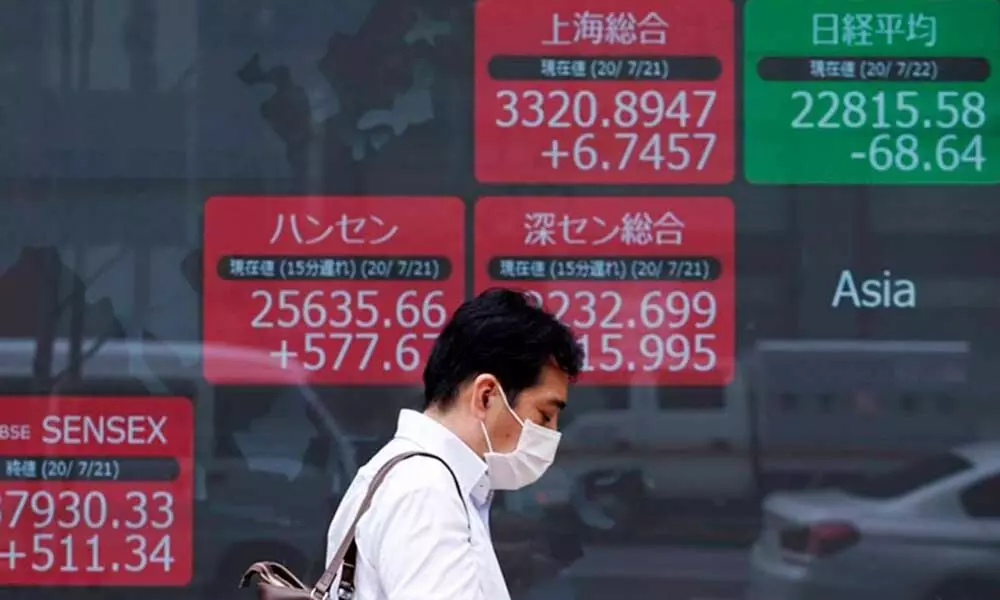 Despite record run on Wall St, Asian stocks trade lower