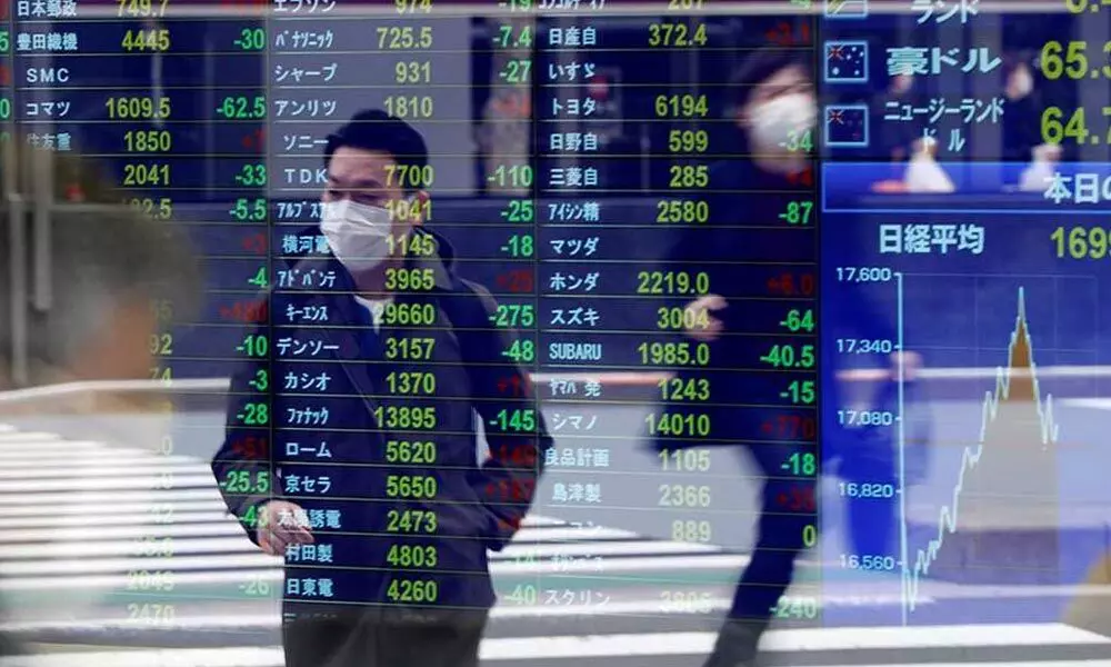 Asian indices retreat as tech stocks tumble on Wall St