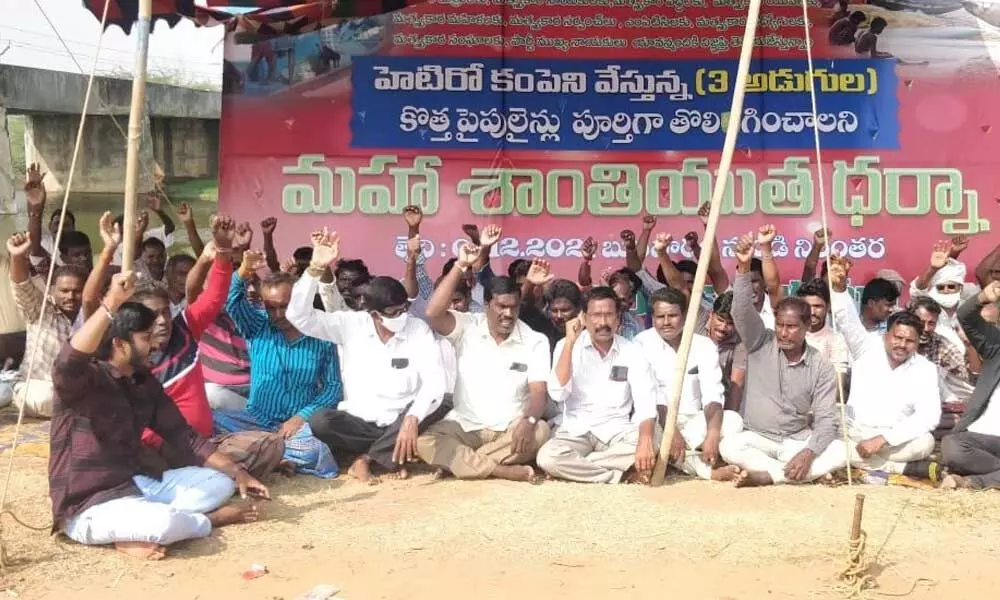 Fishermen protest against Hetero Pipeline continues