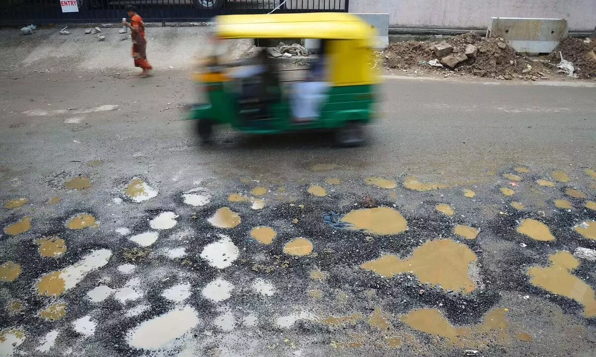 Kiran raps govt over bad roads in Bengaluru