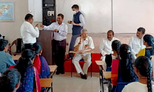 Jaishankar meets tribal IAS aspirants