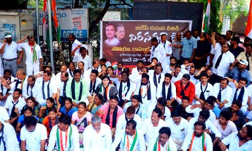 Congress continues sit-in at ED office in Hyderabad