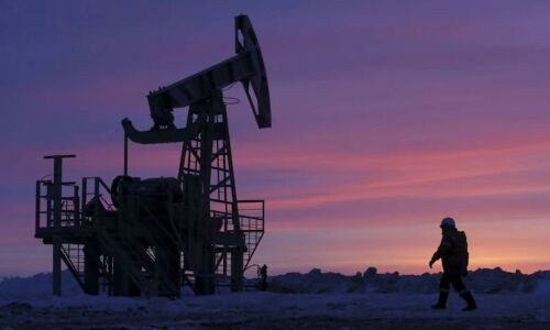 Oil prices fall ahead of expected US interest rate hike