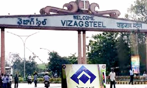 Officers body of VSP bats for remerger of RINL, SAIL