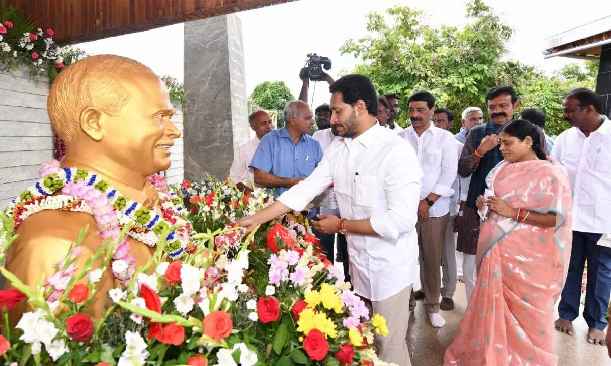 CM pays rich tributes to YSR Idupulapaya