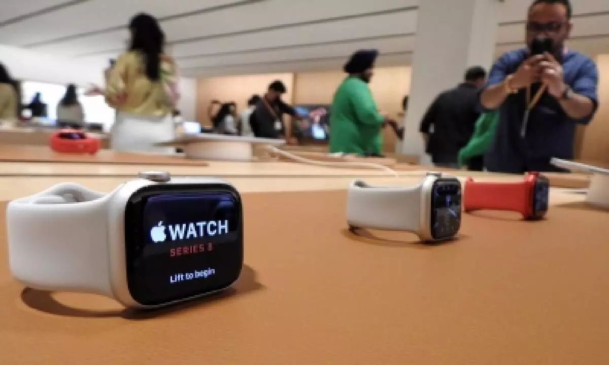 Apple Watch calls for medical help for woman suffering from heart issue in US