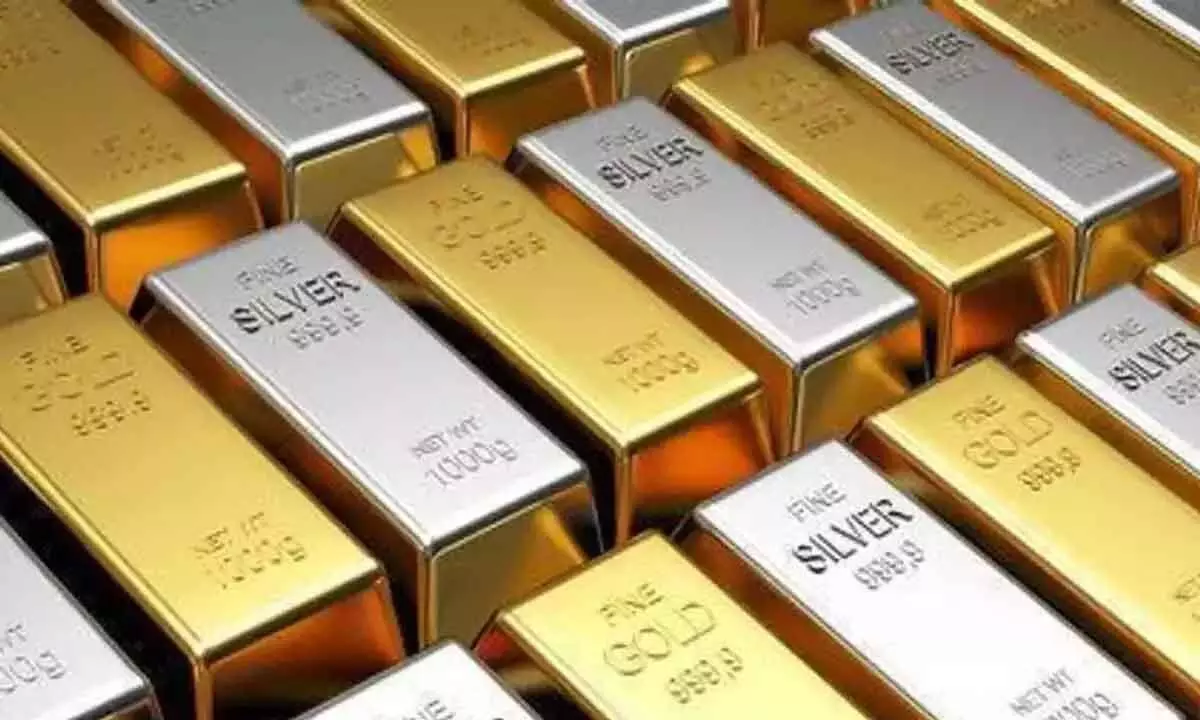 Gold jumps Rs450; silver declines Rs380