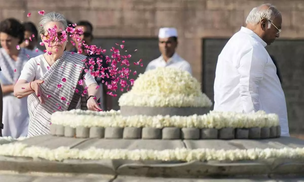 Congress leaders pay tribute to Rajiv Gandhi