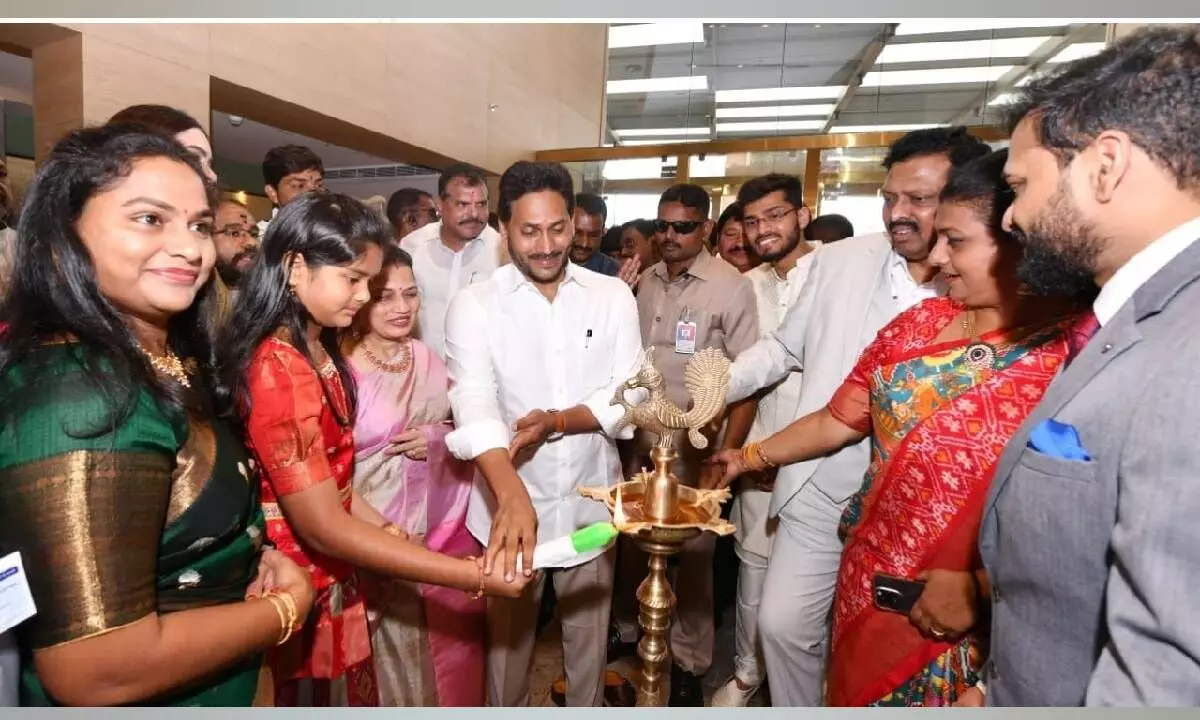 AP CM inaugurates Hyatt Place hotel