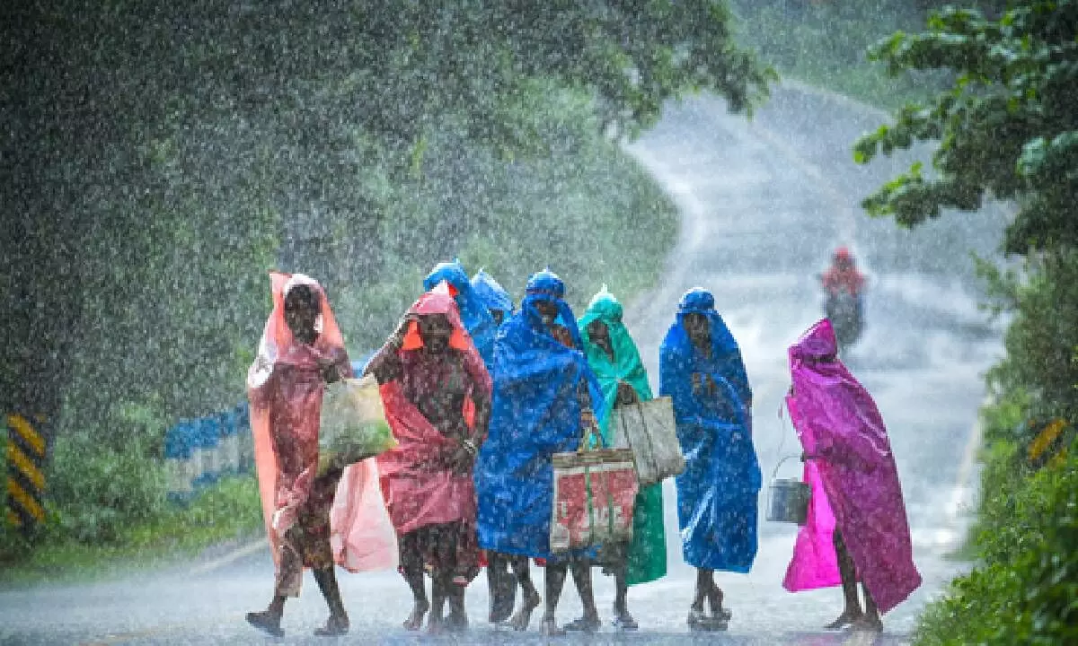 IMD Issues Cyclone Alert, Heavy Rain Likely in 13 States