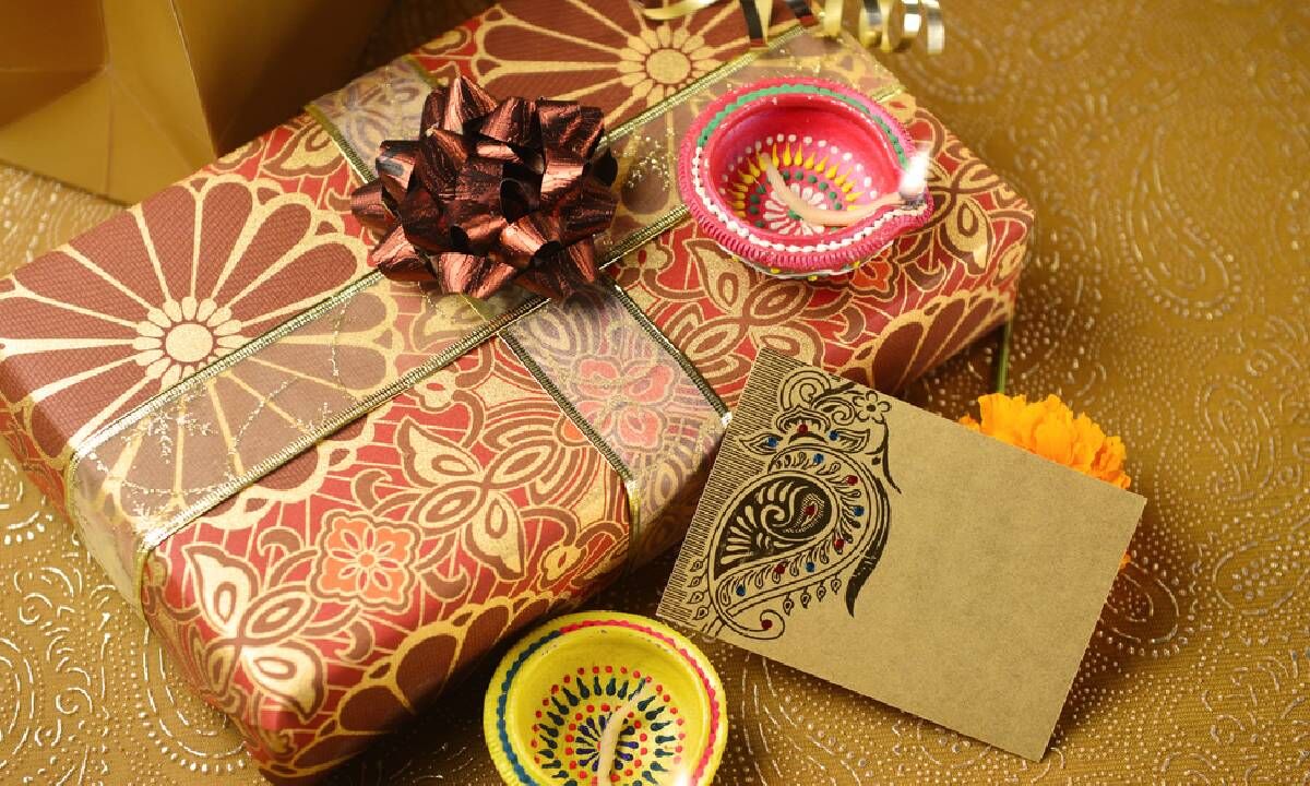 Buy and Send Diwali Gift Hampers Online from Desifavors in USA
