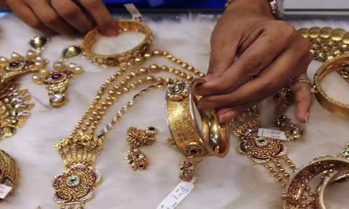 Bullion prices ease on global cues