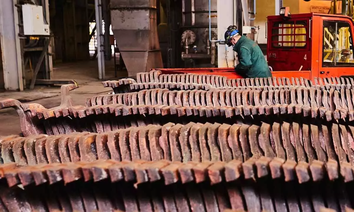 Copper futures turn sluggish