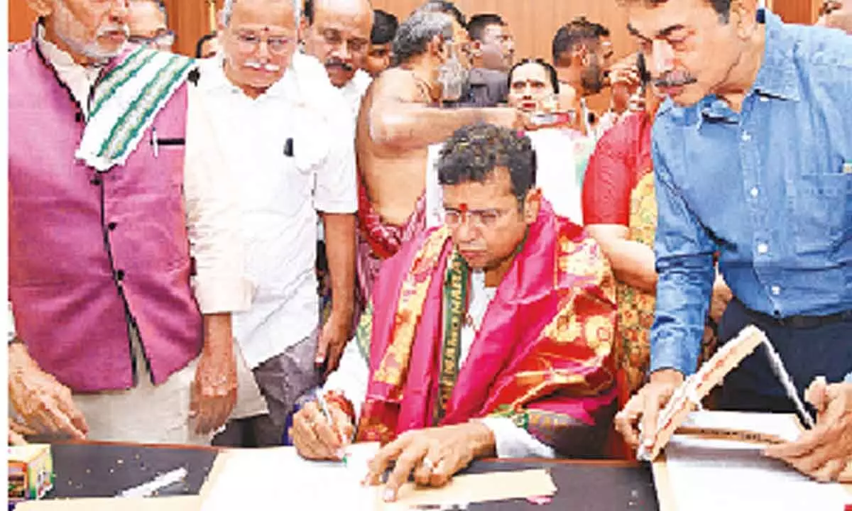 D Sridhar Babu takes charge as T’gana IT Min