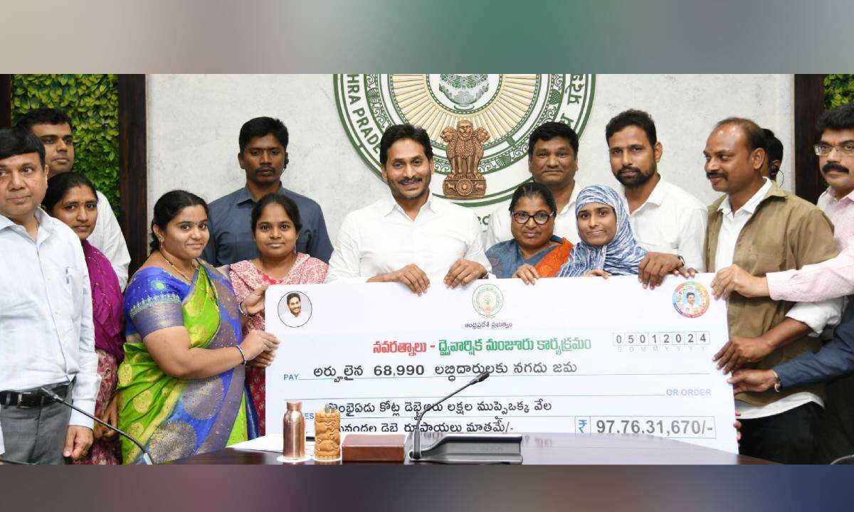 Jagan flags off new welfare scheme to supply equipment to farmers | Latest  News India - Hindustan Times