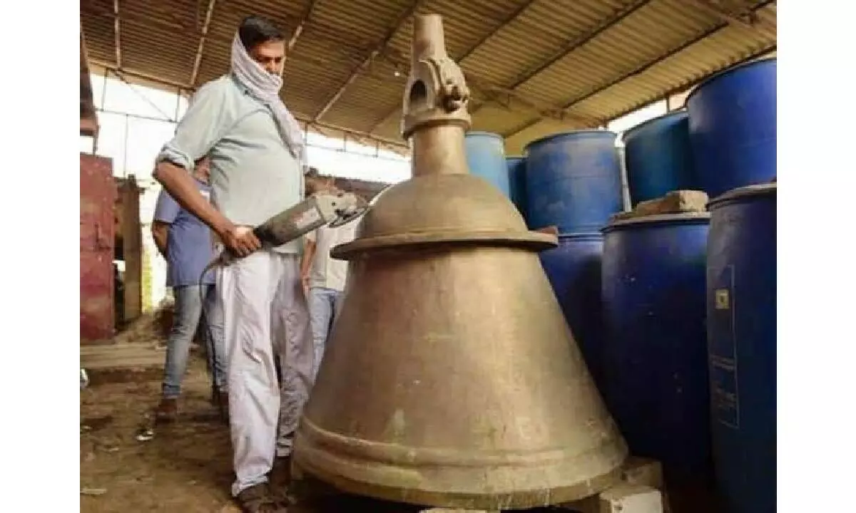 From Ram Lalla idol to 600-kilo bell, gold-silver padukas, Mandirs southern connect