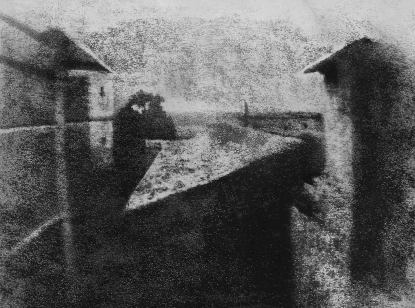 World first photograph in 1825 – a building, barn, and tree!