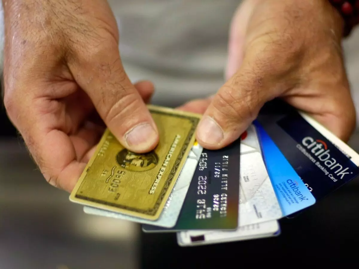 Concerns rise as US consumers grapple with soaring credit card debt amid inflation battle