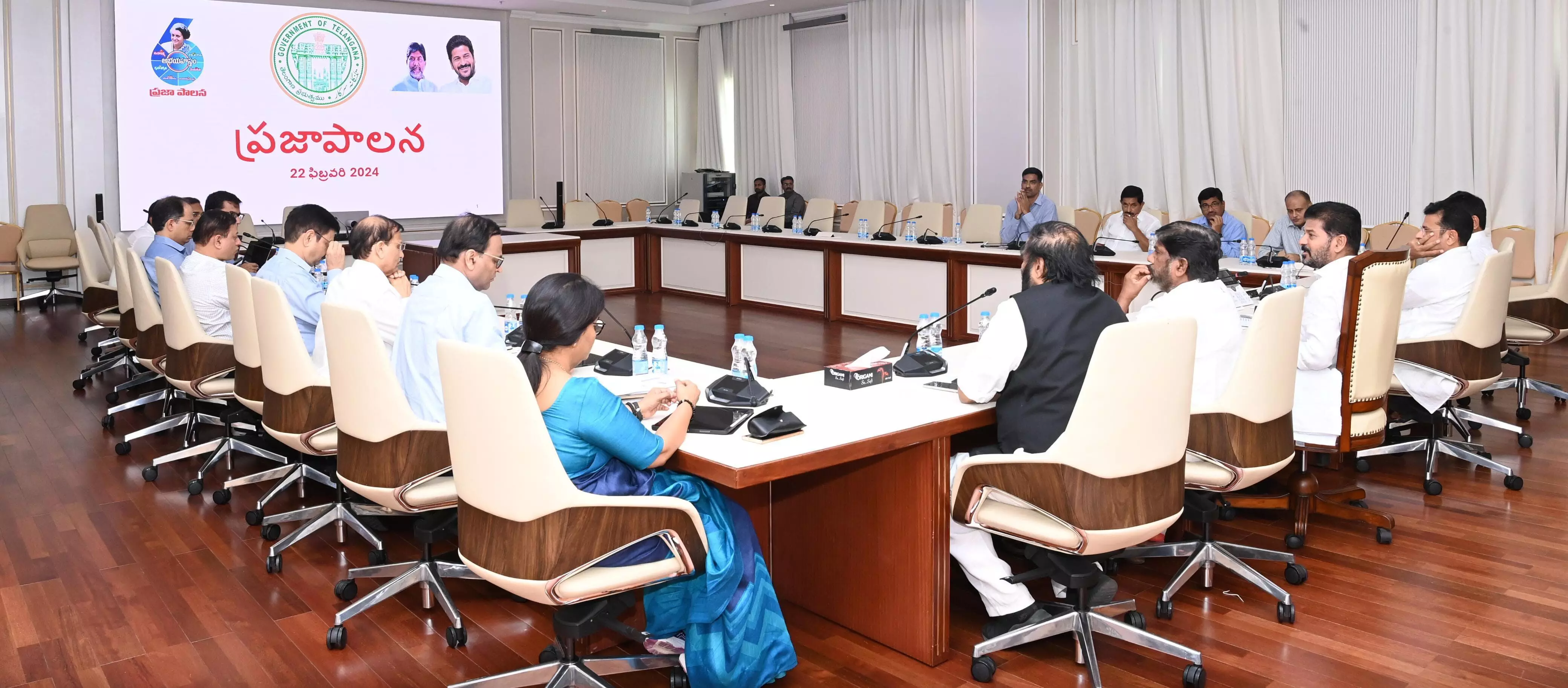 CM at the Secretariat discussing the implementation of his new schemes