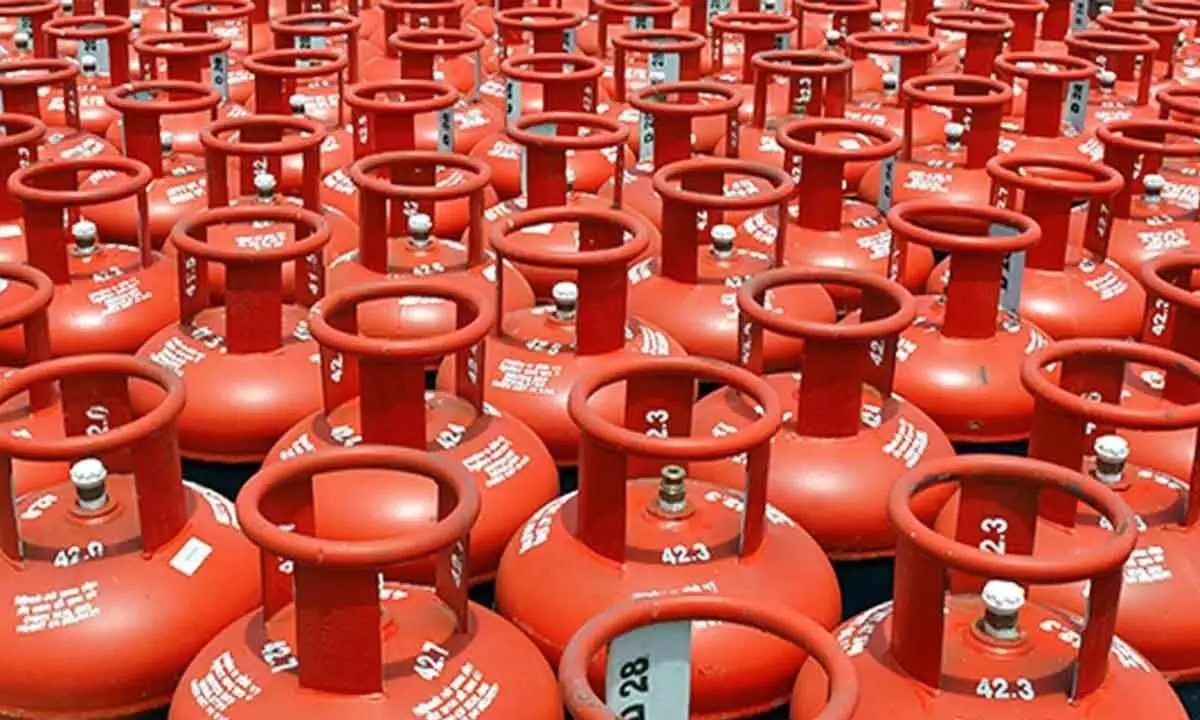 Women’s Day: PM cuts Rs 100 on LPG cylinder