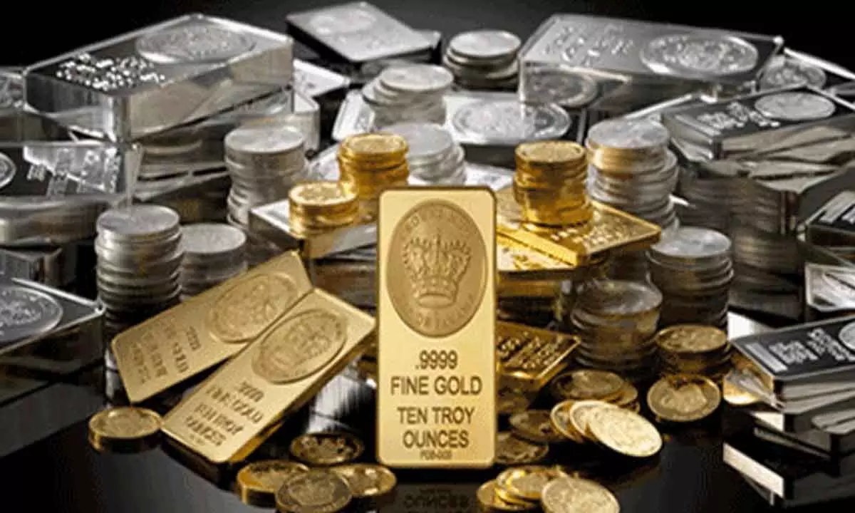 Gold remains flat, silver rises Rs 200