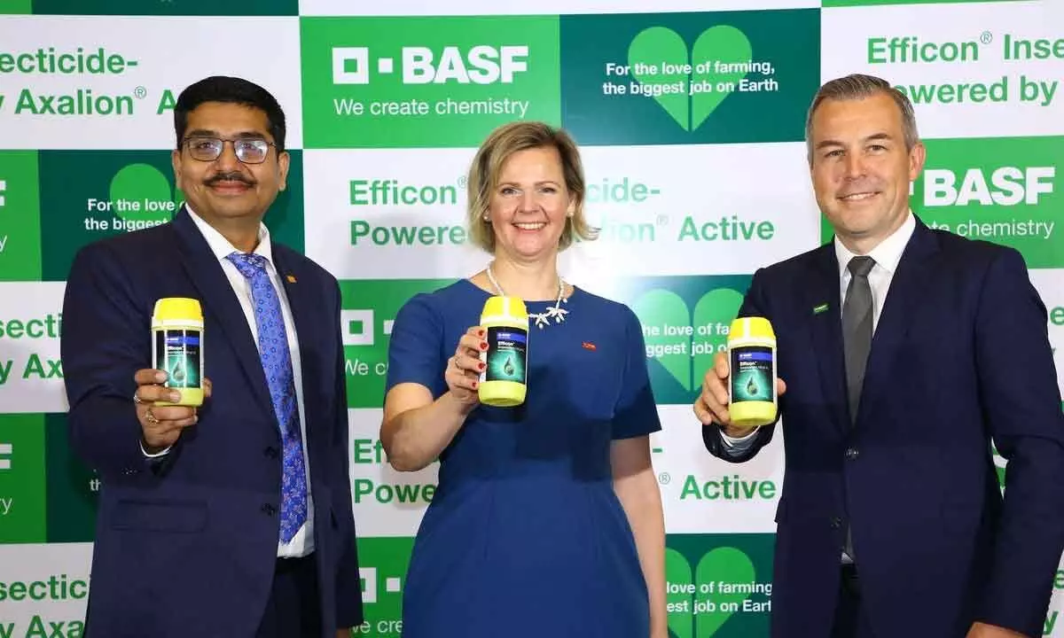 (LtoR) Giridhar Ranuva, Business Director, Agricultural Solutions, BASF India, Simone Barg, Senior Vice President, Agricultural Solutions, BASF Asia Pacific & Marko Grozdanovic, Senior Vice President, Global Strategic Marketing, Agricultural Solutions, BASF SE at Efficon launch.