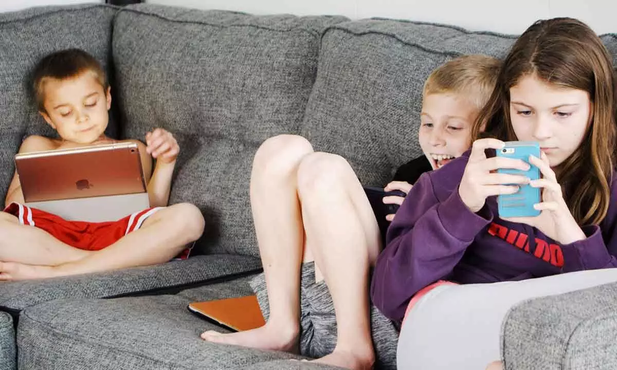 89% mothers worried about kids screen time