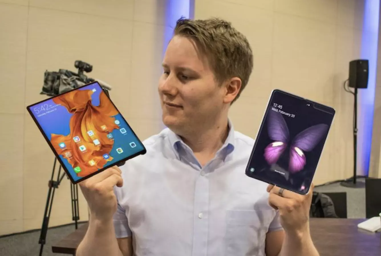 Huawei overtakes the pioneer Samsung as leading foldable smartphone maker