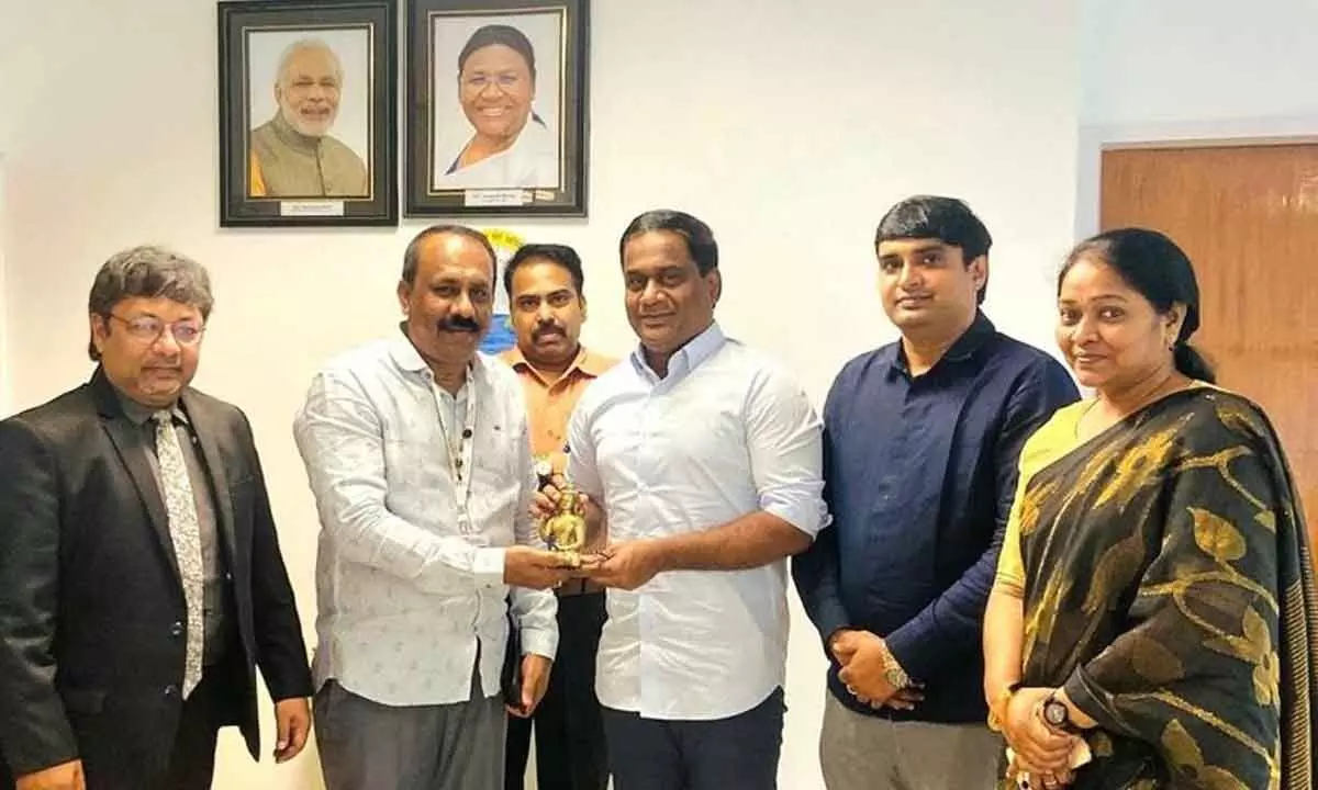 Tourism stakeholders presenting a memento to VPA Chairman M Angamuthu on Thursday