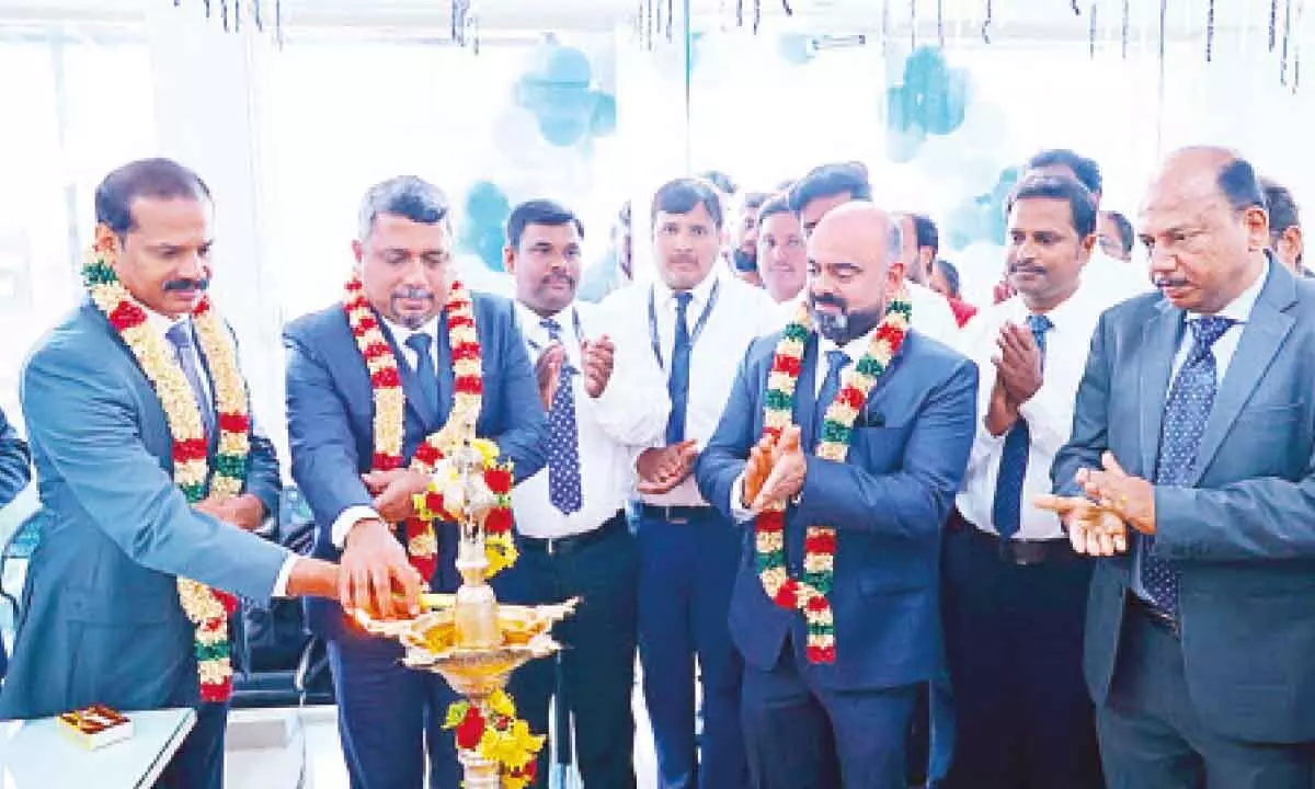 CA Krishnan R - Director and CEO Unimoni Financial Services Limited along with other dignitaries inaugurates the new branch in Tirupati