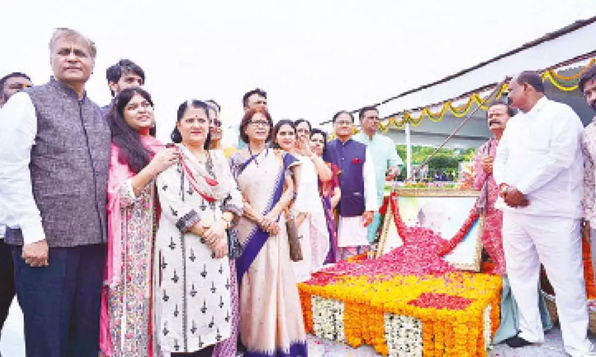 Telangana leaders unite in tribute to former PM Rao on birth anniversary