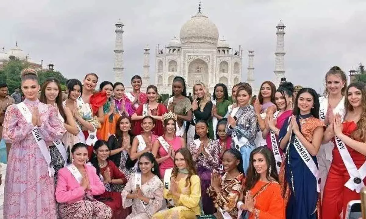 Beauties from 30 countries say wah Taj after seeing Taj Mahal