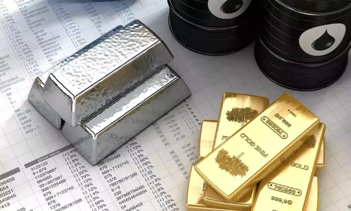 Gold rises, silver slides