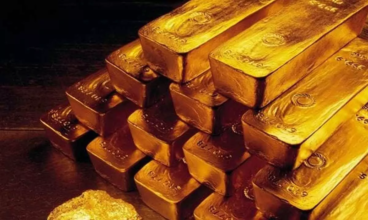 Gold rises marginally as silver prices slumps