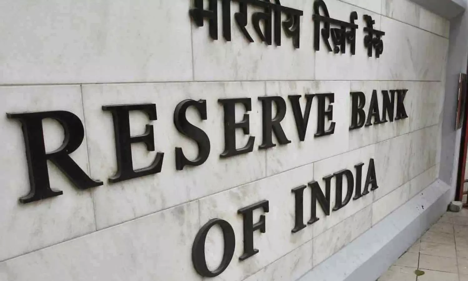 Government and RBI Urge Banks to Focus on Small Deposits