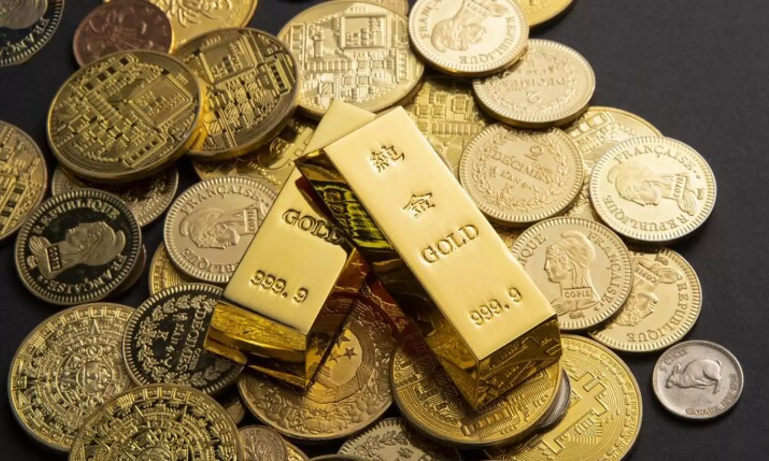 Gold rallies Rs 1,400, silver jumps Rs 3,150