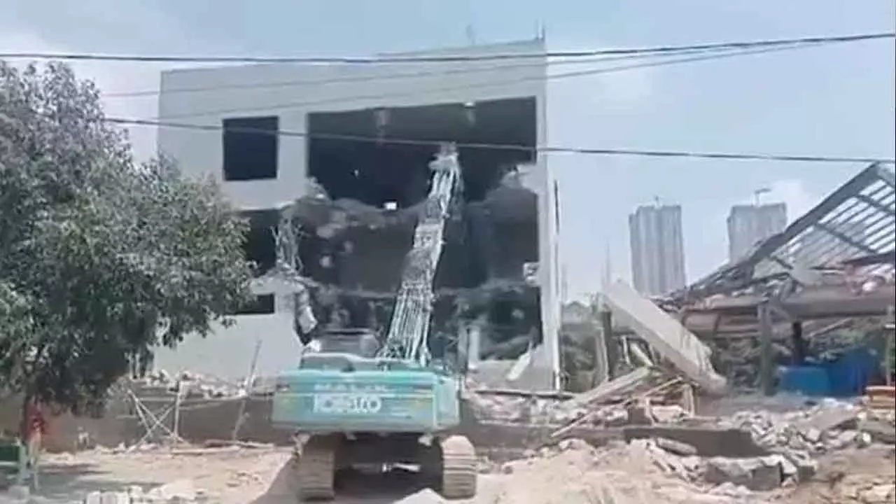 HYDRA demolishes illegal structures near Gandipet