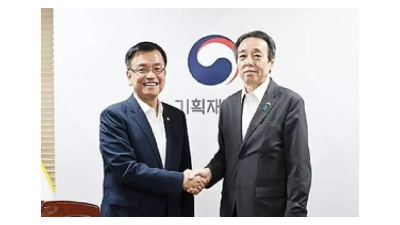 South Korea, Japan discuss ways of strengthening economic ties