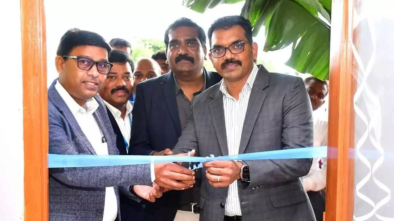 Muthoot Microfin unveils 1st branch in Andhra