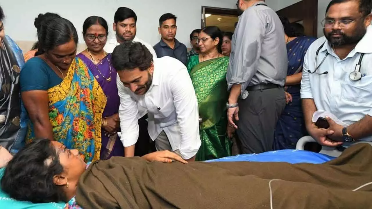 Jagan slams govt for delayed response to pharma cos blast