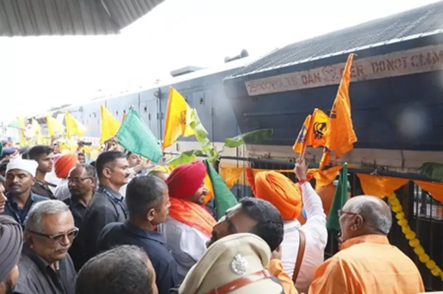 Railway minister flags off “5 Takht special” pilgrim train from Hazur Sahib Nanded