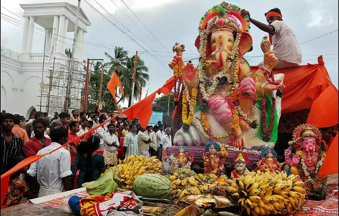 Ministers hold review meeting to ensure smooth Ganesh festival