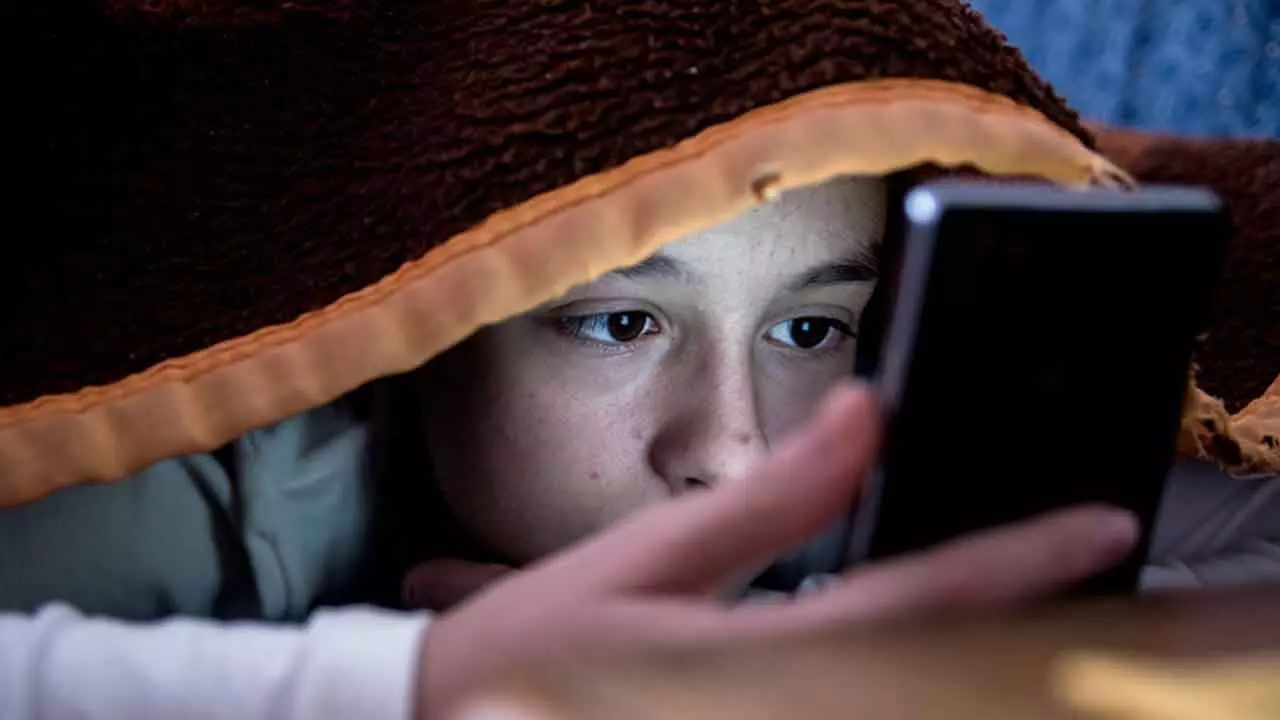 Teens with phones in bed have poor sleep quality: Study